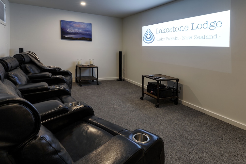 Lakestone Lodge 8/38