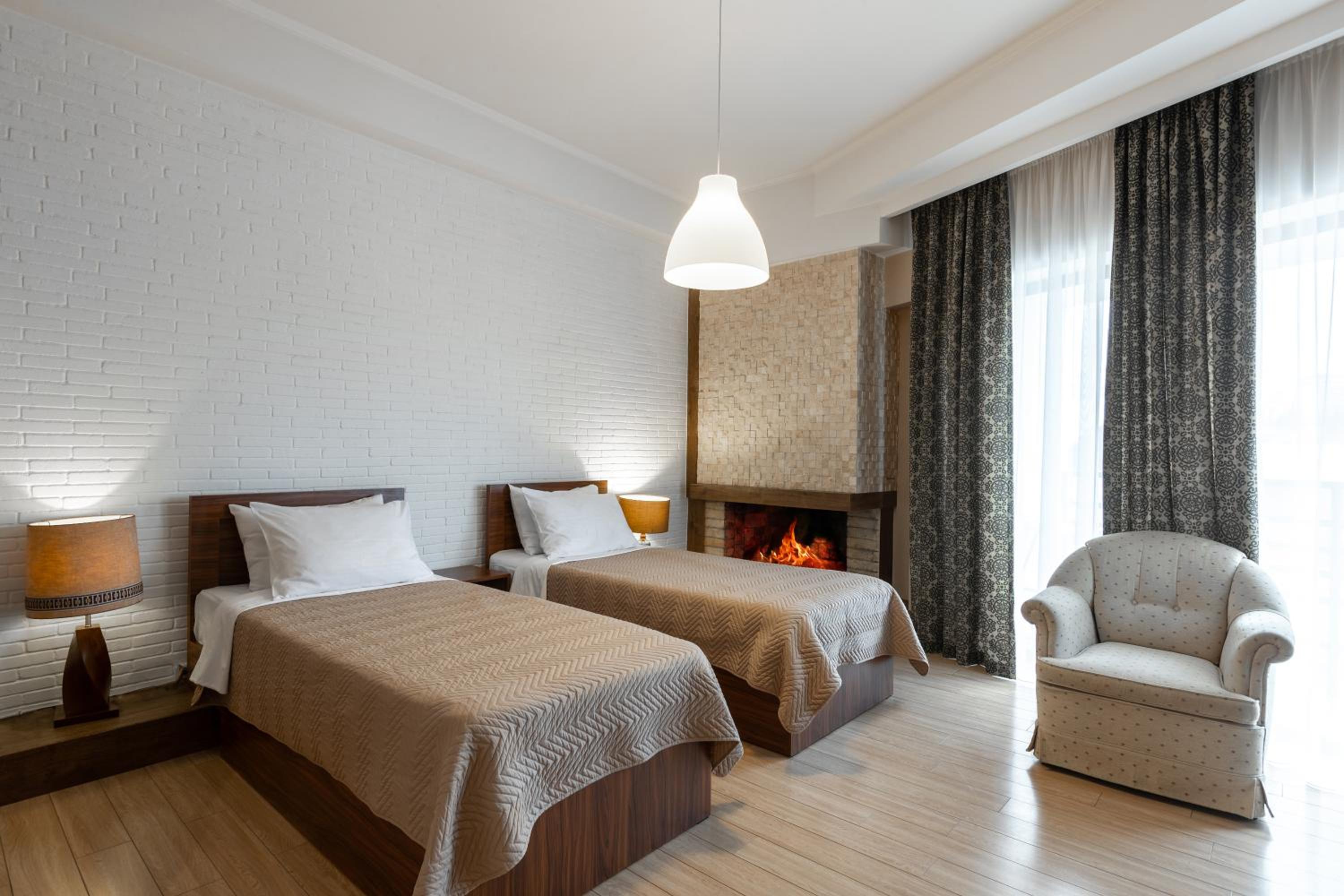 suite, balcony