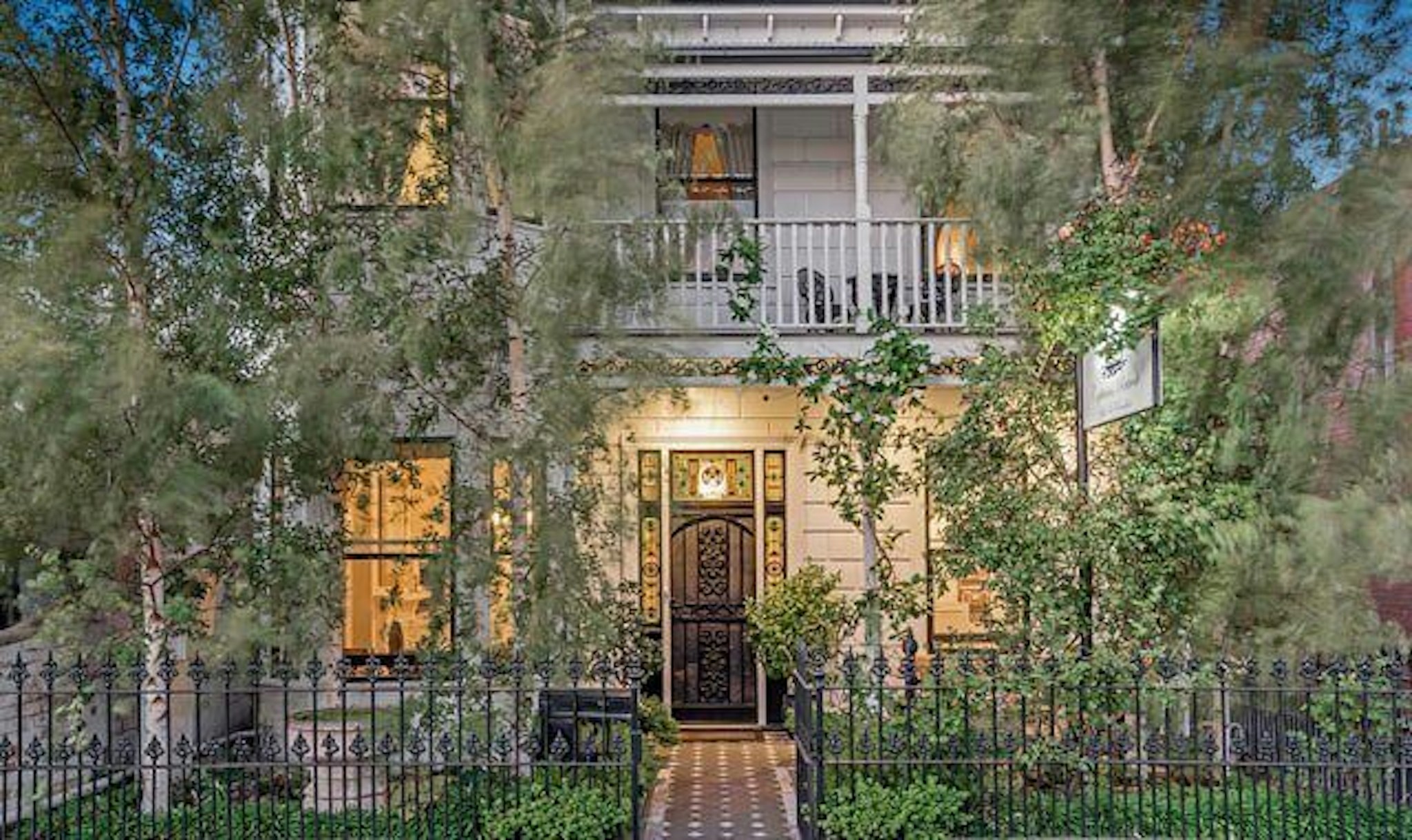 Captains Retreat Apartments and Cottages 1/5