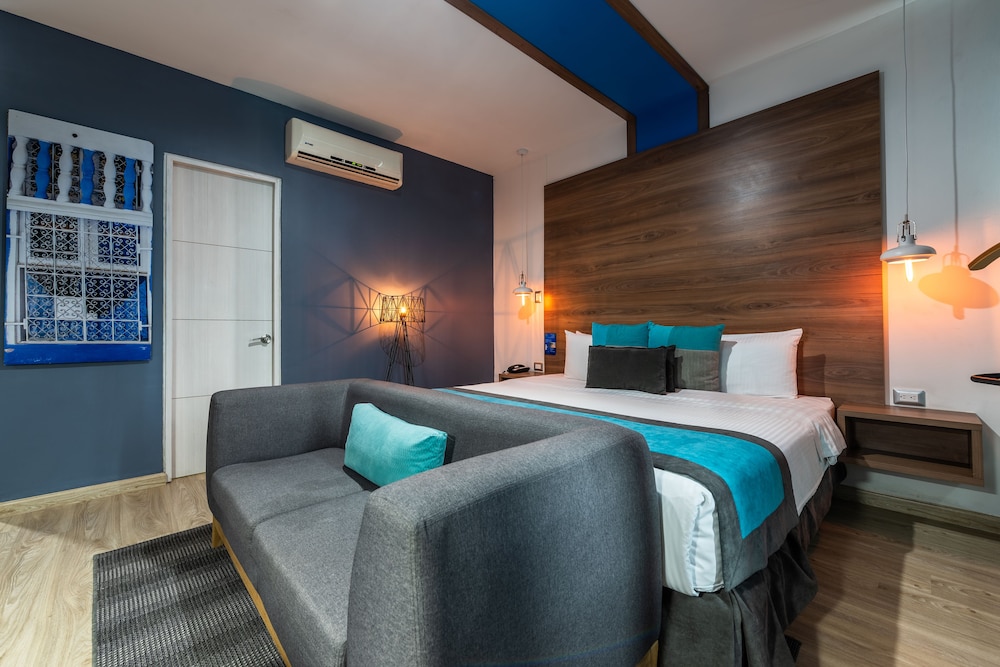HOTEL BLUE CONCEPT 46/65