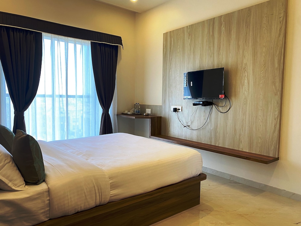 EXECUTIVE, SUITE
