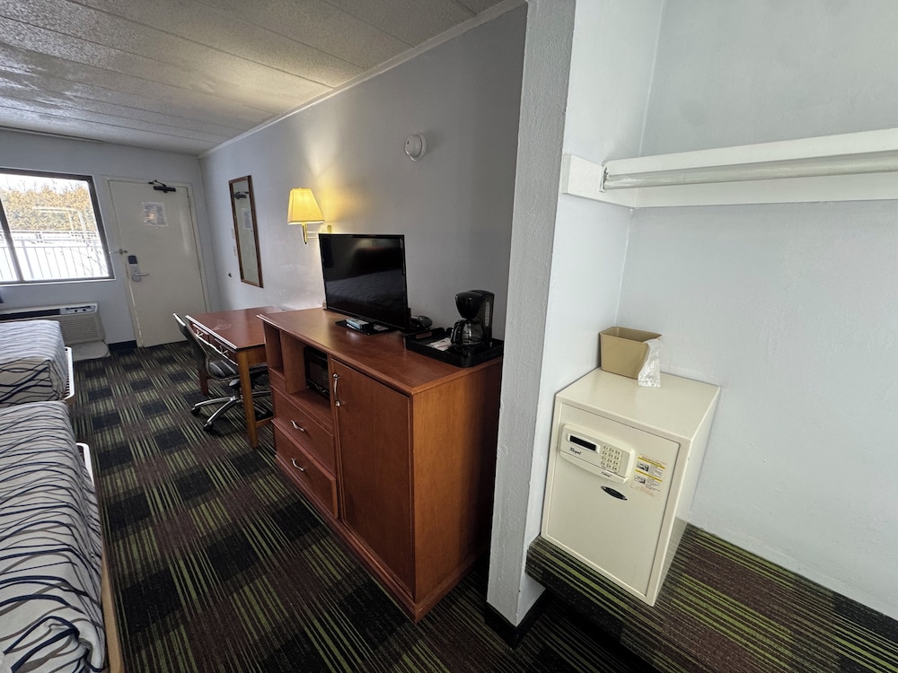 Sprucewood Inn 8/47