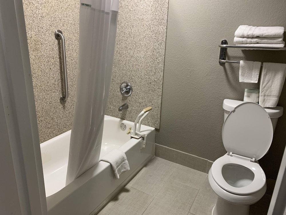Days Inn & Suites By Wyndham Collierville Germantown Area 14/25