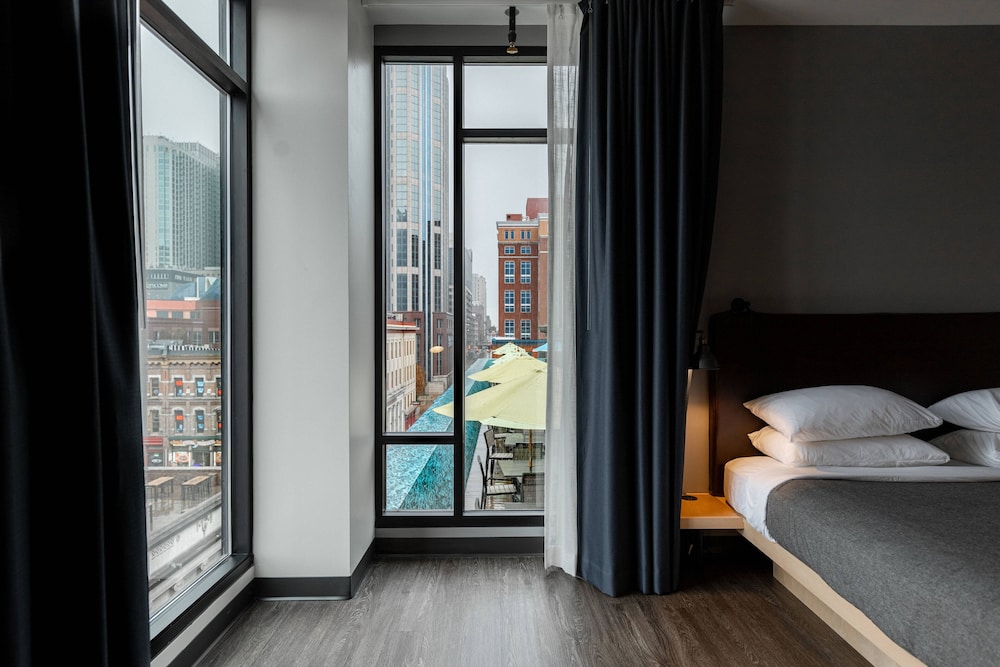 Moxy Nashville Downtown 7/40