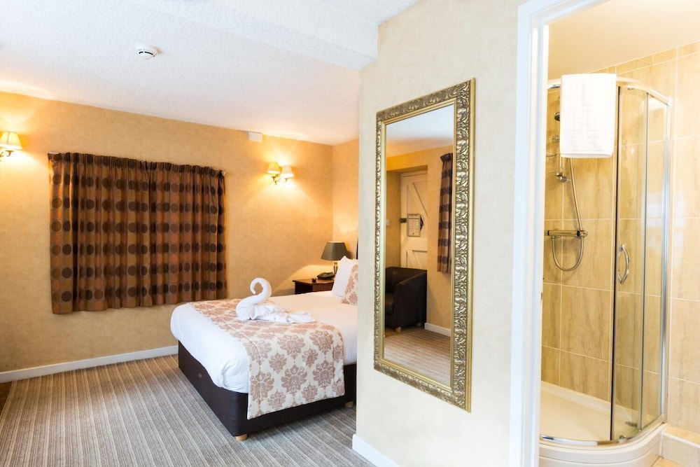 THE GEORGE HOTEL 26/47