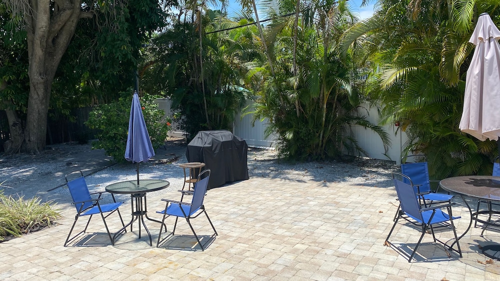 Tropical Breeze Resort 67/77