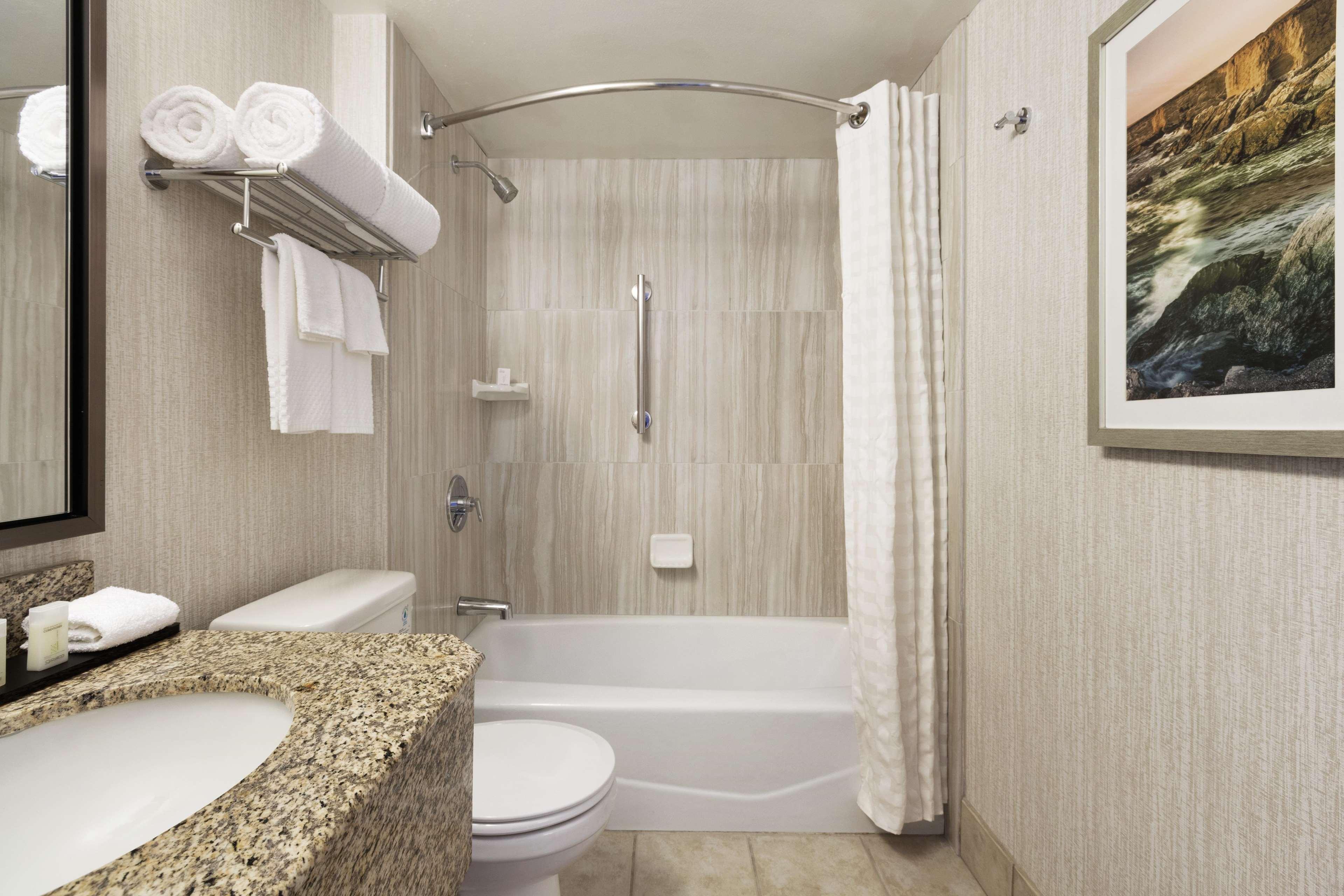 2 Rooms, Executive, Suite, 2 Queen Beds, Embassy Suites By Hilton San Luis Obispo 2/2