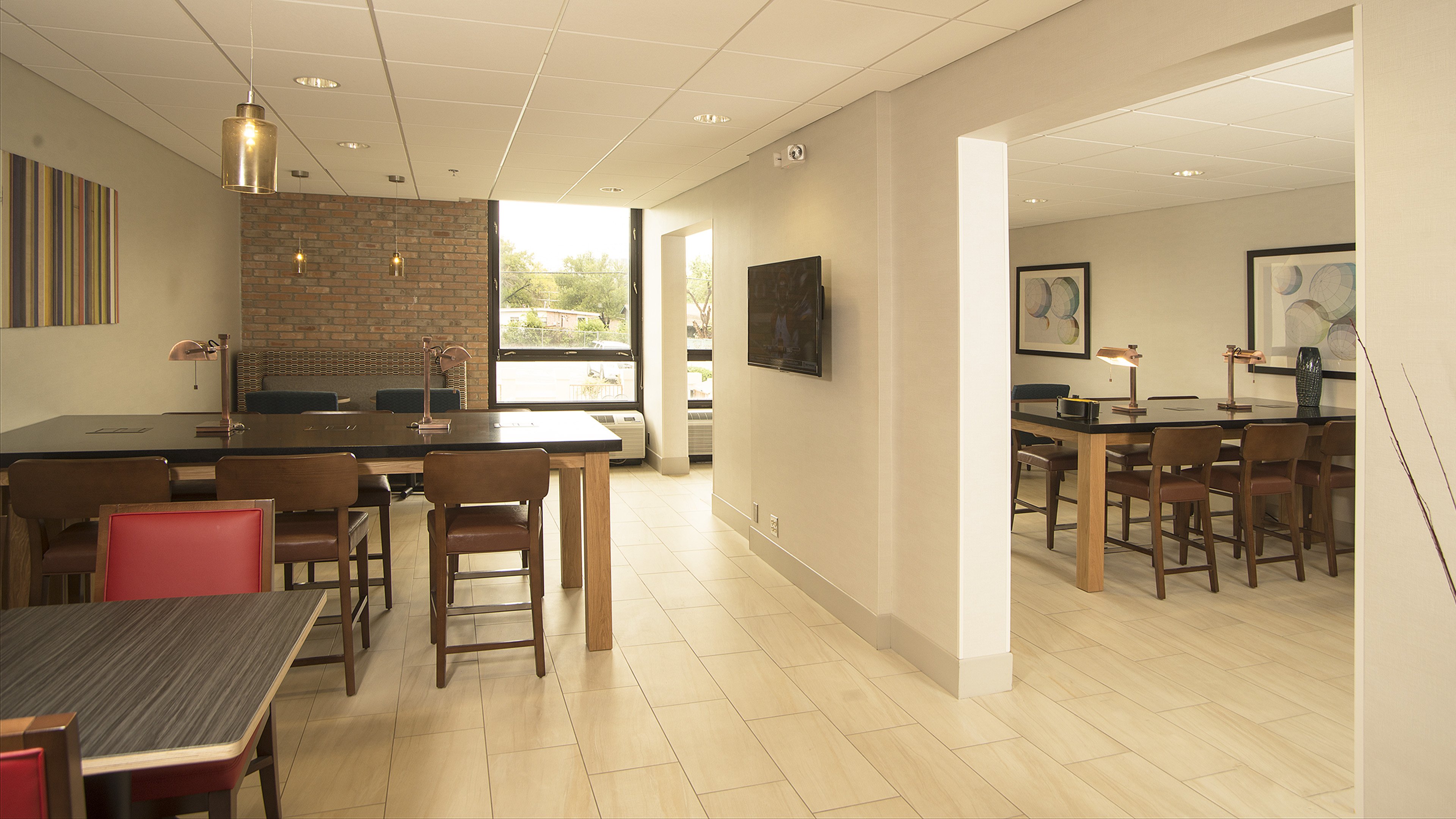 Holiday Inn Express San Antonio-Airport 37/57
