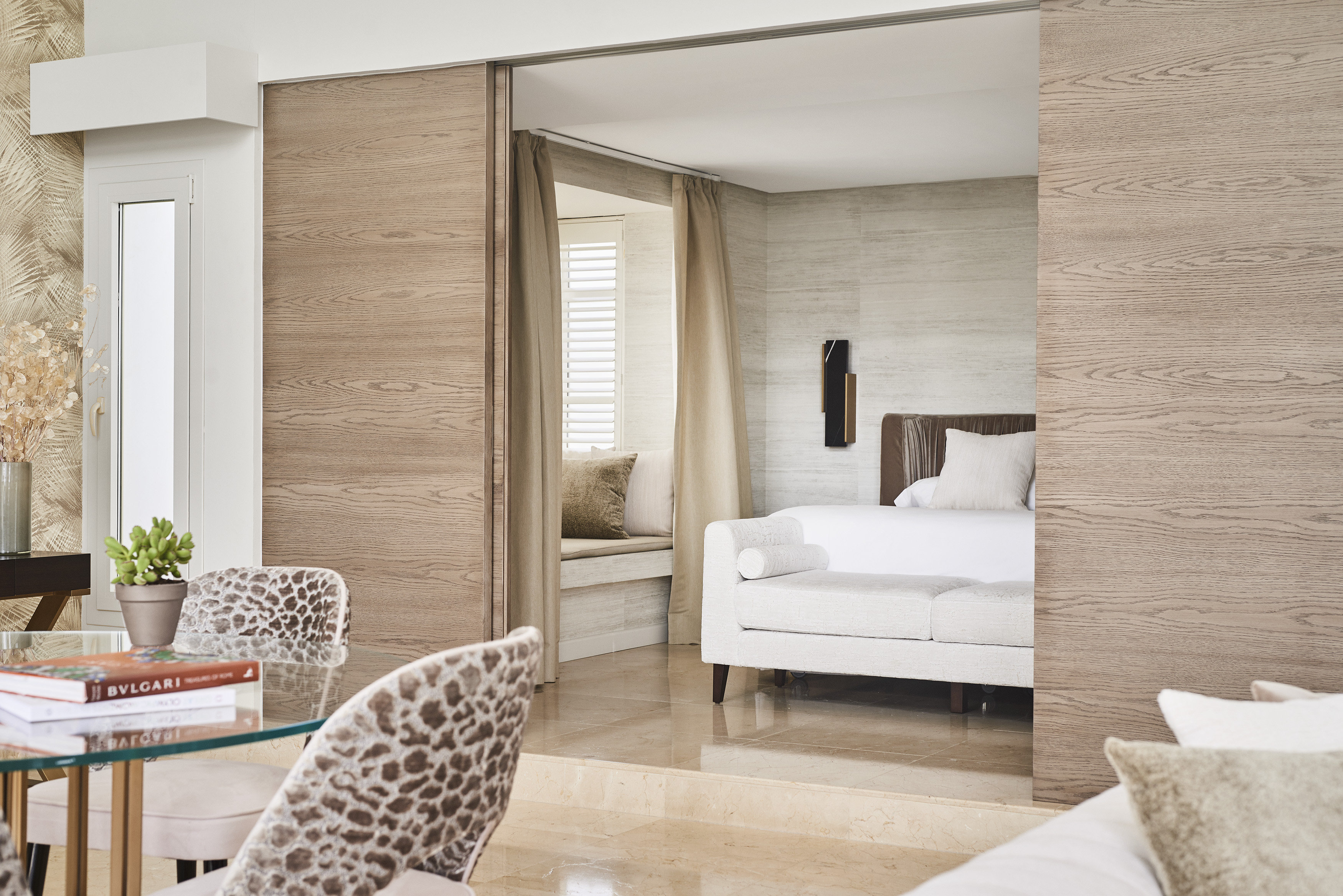 Imperial, Suite