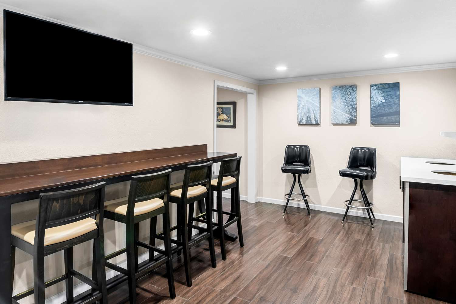 SureStay by Best Western Lakeview 9/12