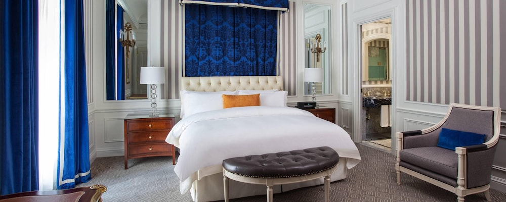 ROOM, KING BED, BUTLER
