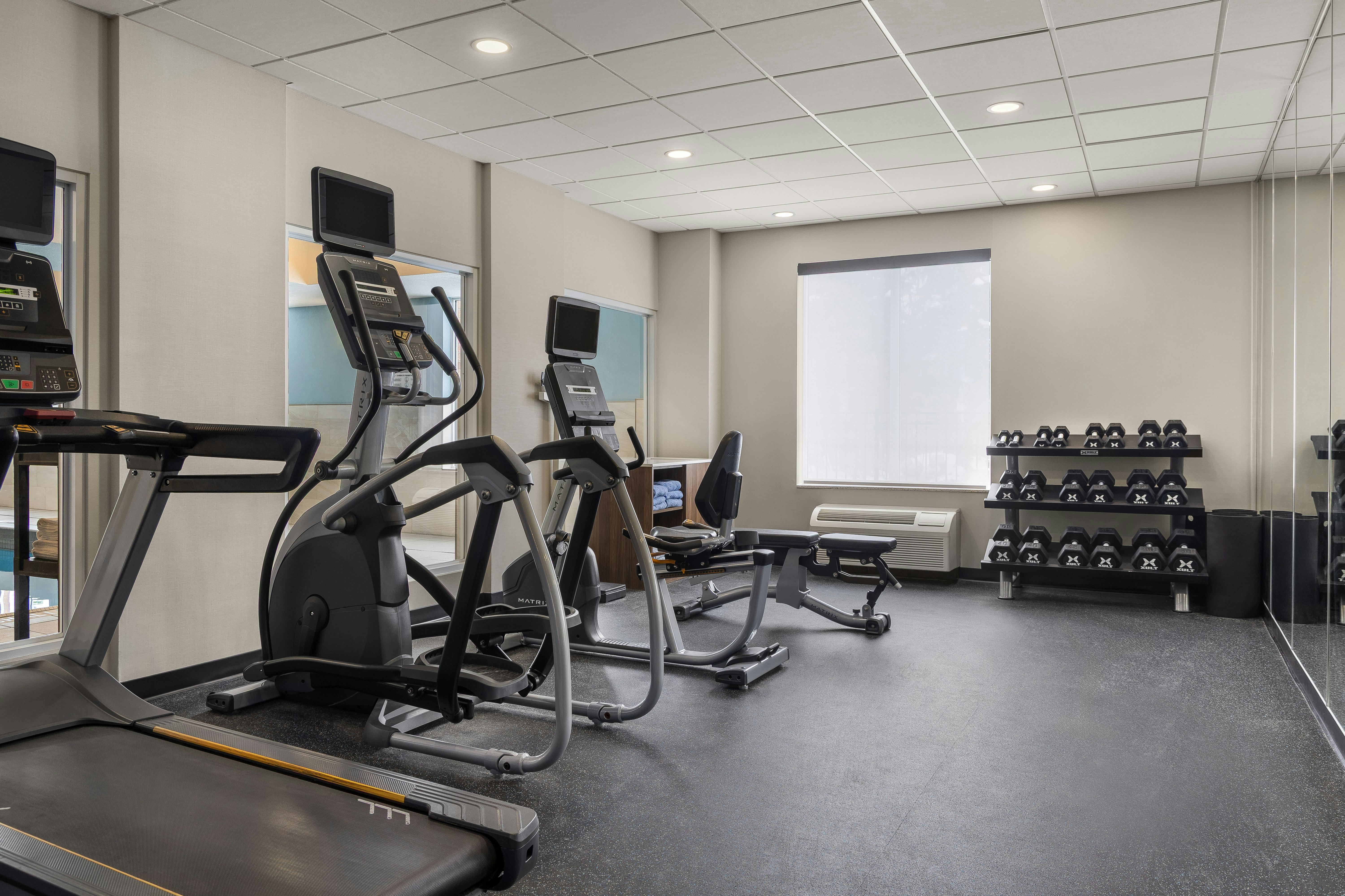 Holiday Inn Express Suites 32/66