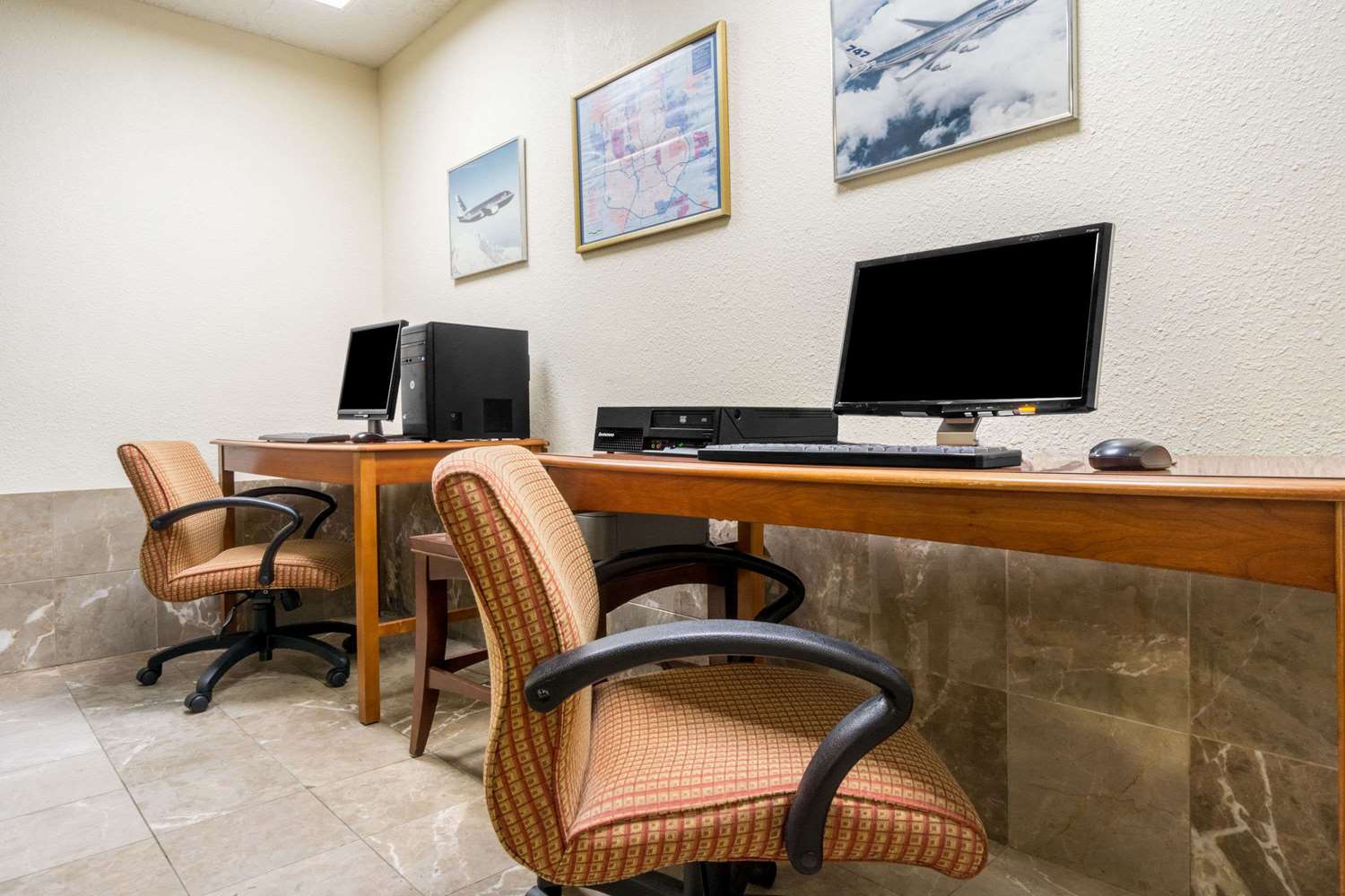 Days Inn by Wyndham Columbus Airport 32/37