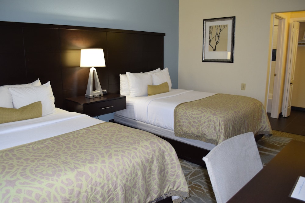 2 Bedrooms, Suite, 1 King and 2 Double Beds, Kitchen
