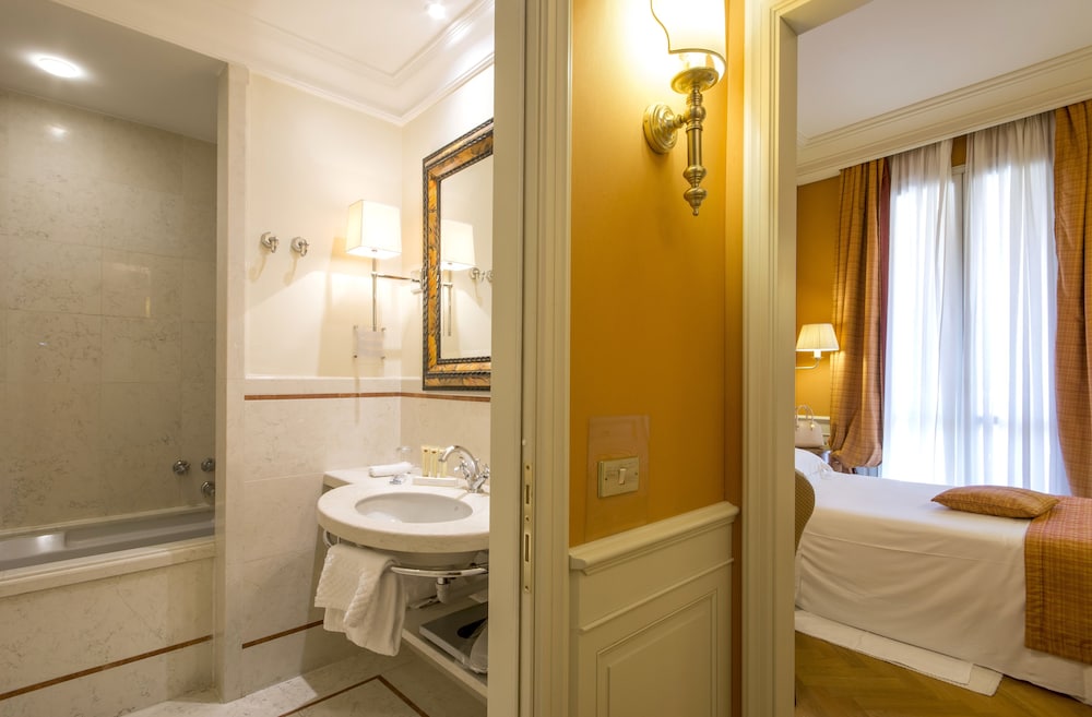 Hotel Corona d Oro 1890 2/43