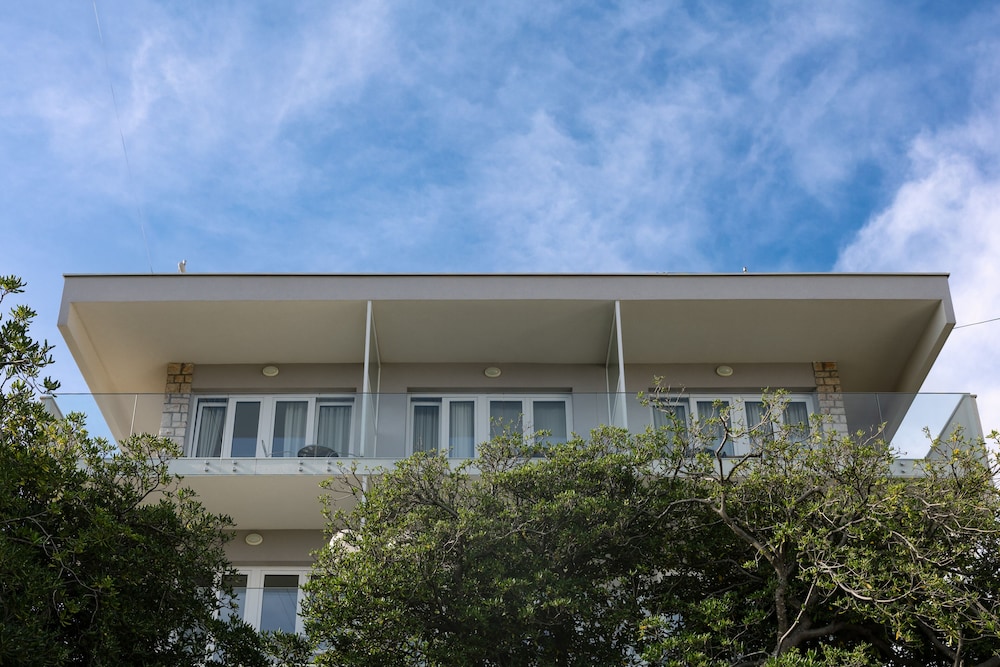 Pharia Aparthotel 3/61