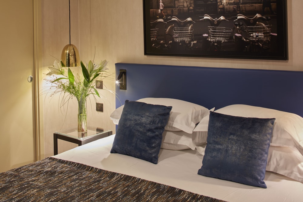 Hotel Atmospheres 9/49