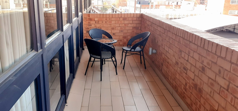 Alcazaba Lodges 50/50