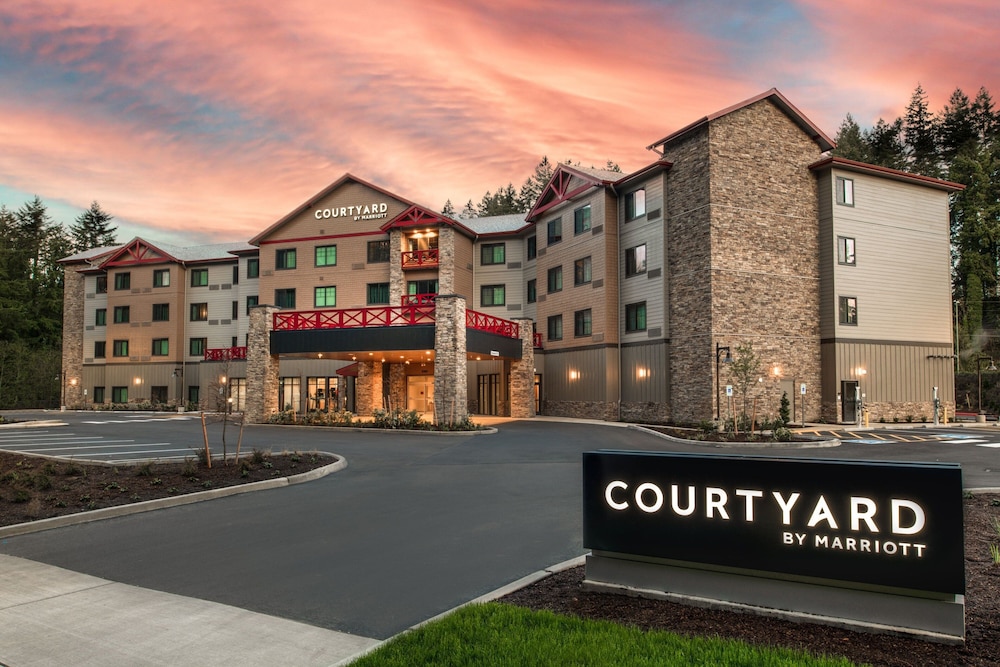 Courtyard by Marriott Olympia 1/32
