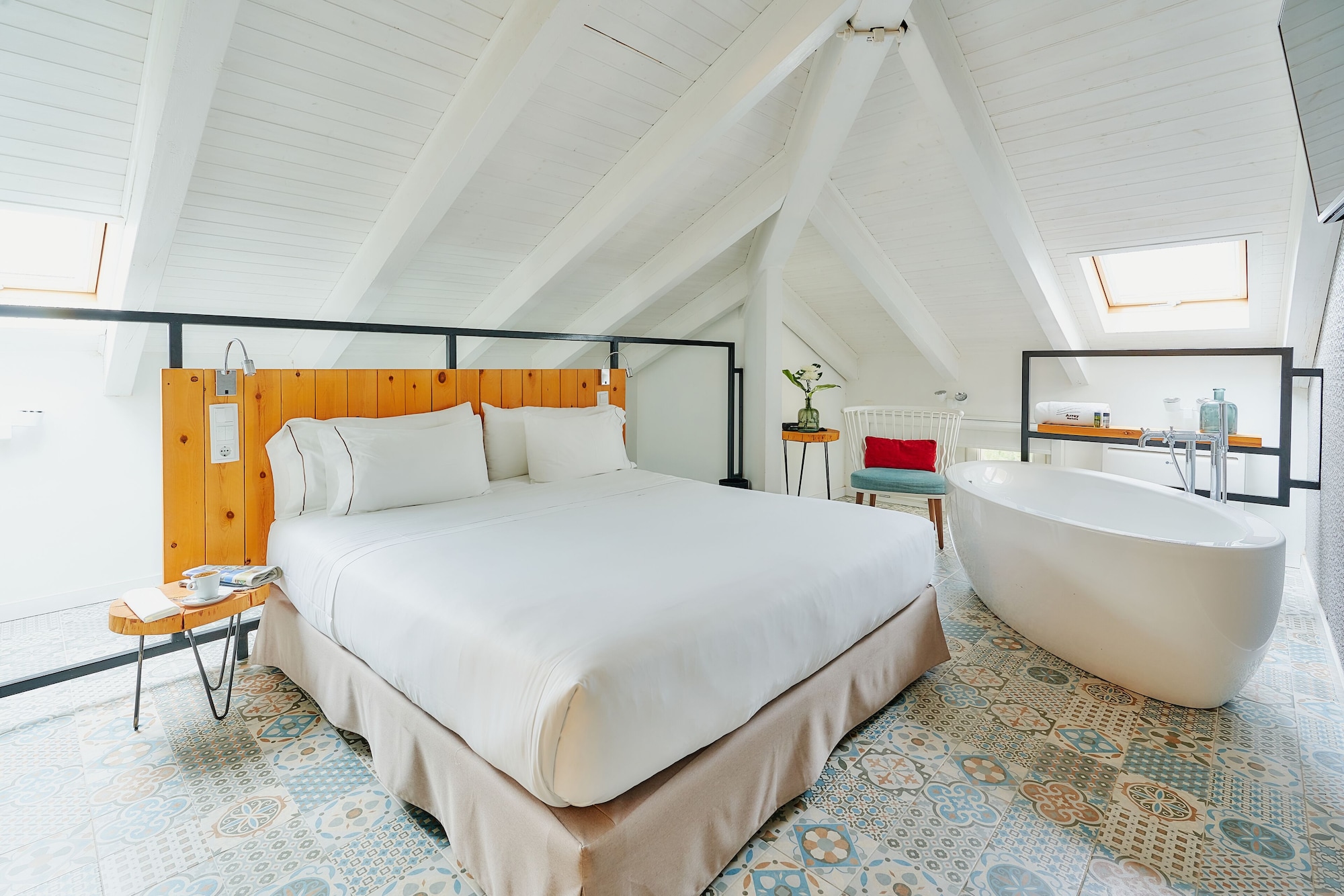 DELUXE, DOUBLE BED