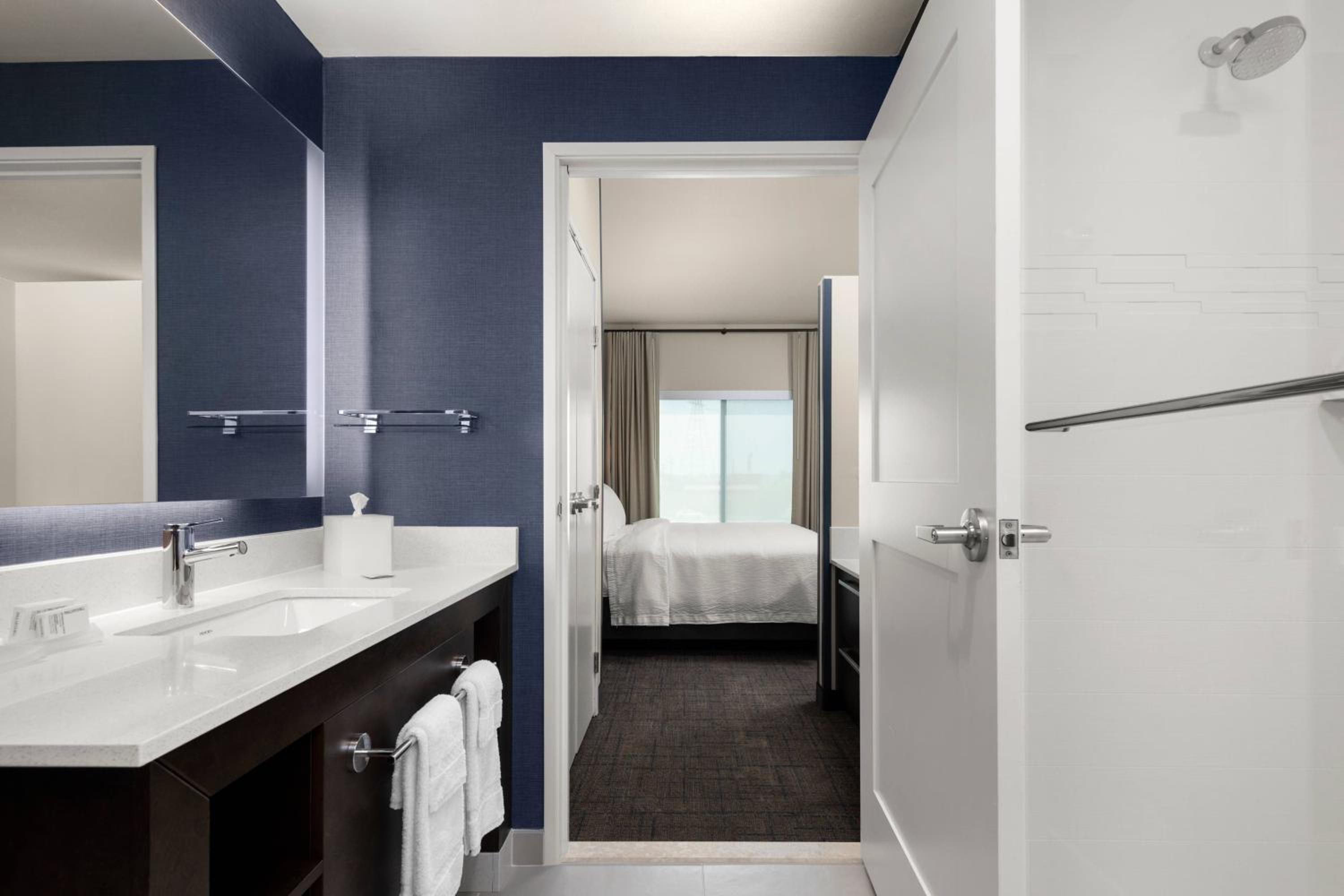 جناح بسرير كينج بغرفة نوم واحدة مع أريكة لذوي الإعاقة، Residence Inn by Marriott East Peoria 4/5