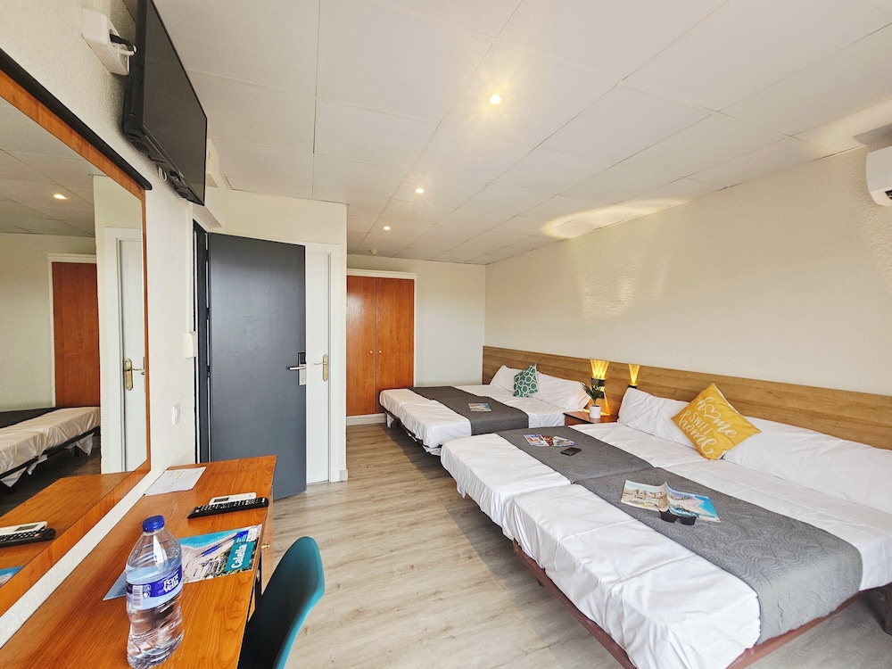 FAMILY, QUADRUPLE, MULTIPLE BEDS