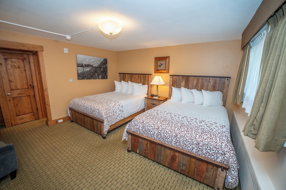 Silver Moon Inn 26/70