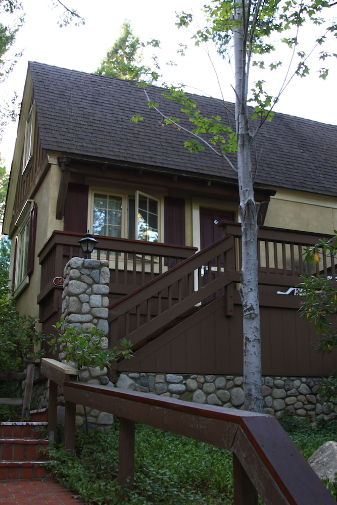 Saddleback Inn 1/44