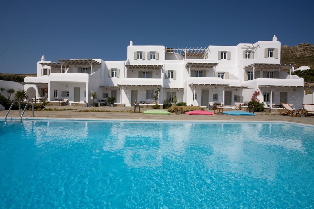 Yakinthos Residence 4/50