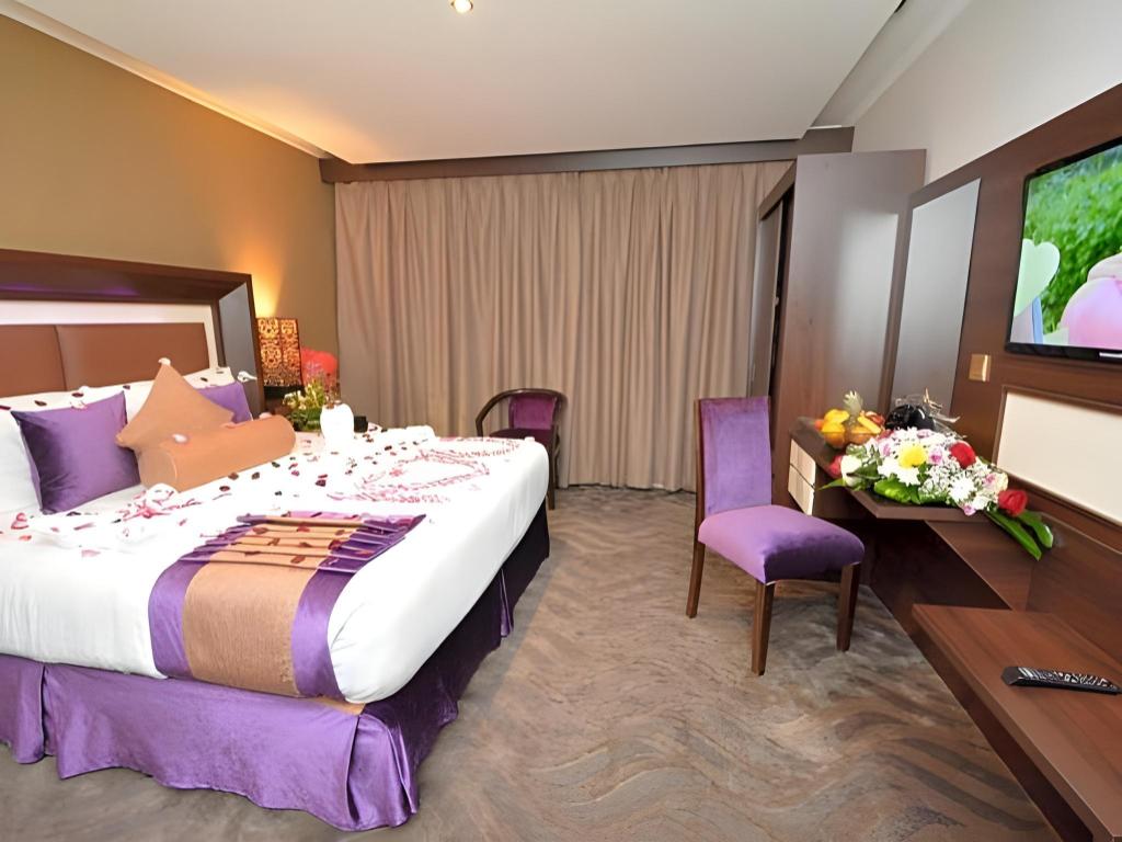 Diplomat, Suite, Queen Bed
