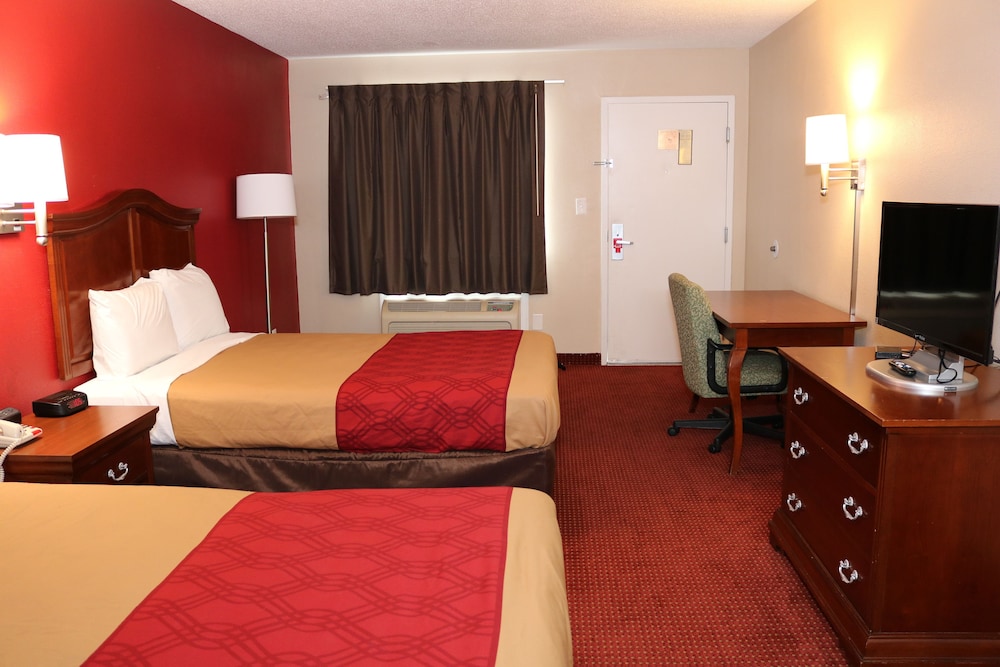 Econo Lodge Chesapeake Route 13 and I-464 4/19