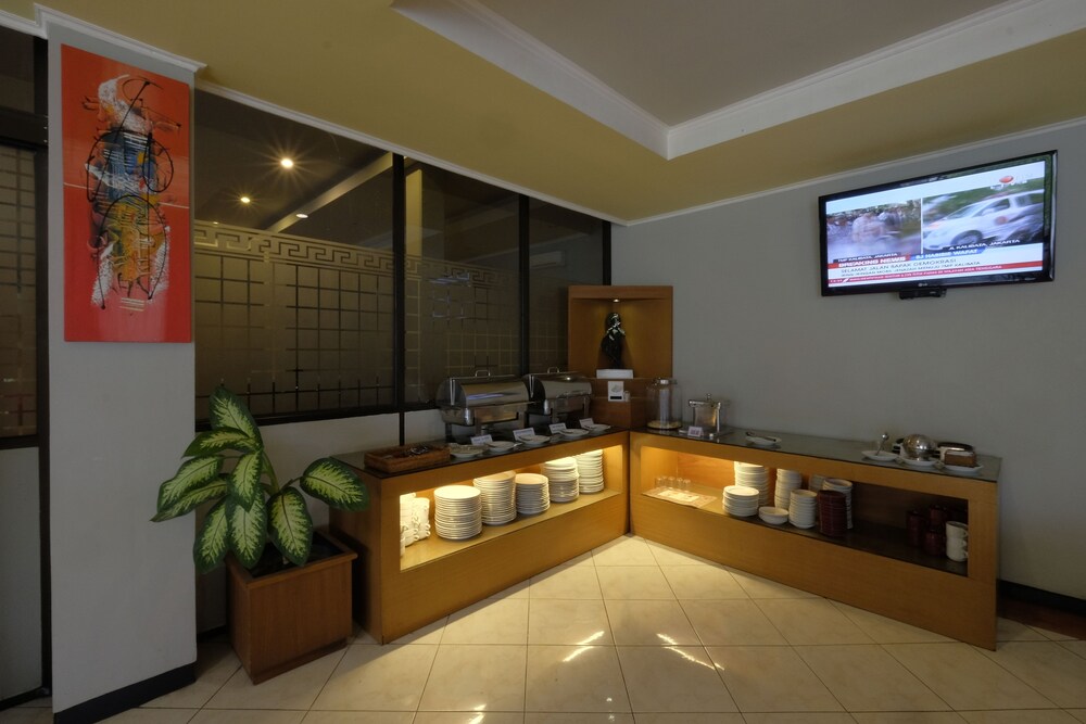 The Yani Hotel 38/57