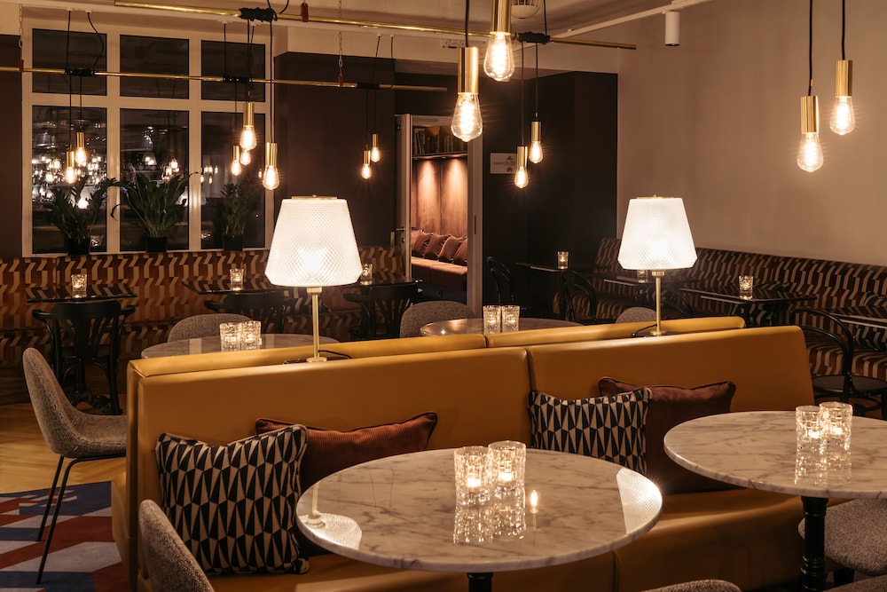 Hotel Schani Salon 32/48