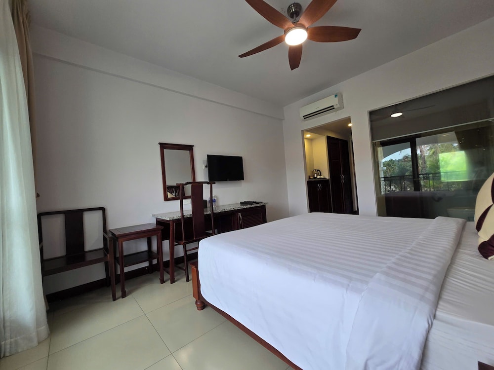 Superior, Twin Beds, Praha Hotel Phu Quoc 2/10