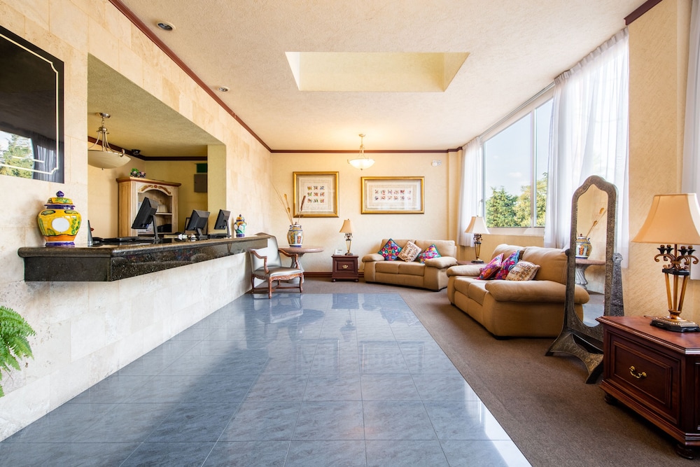 Howard Johnson by Wyndham Toluca 10/49