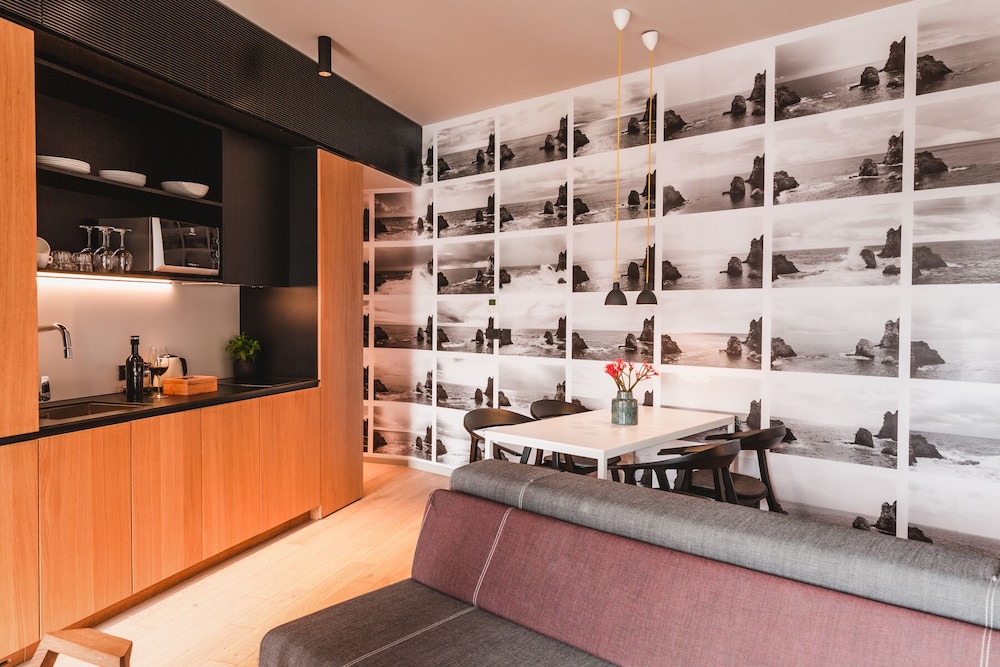 One Suite Hotel 6/50