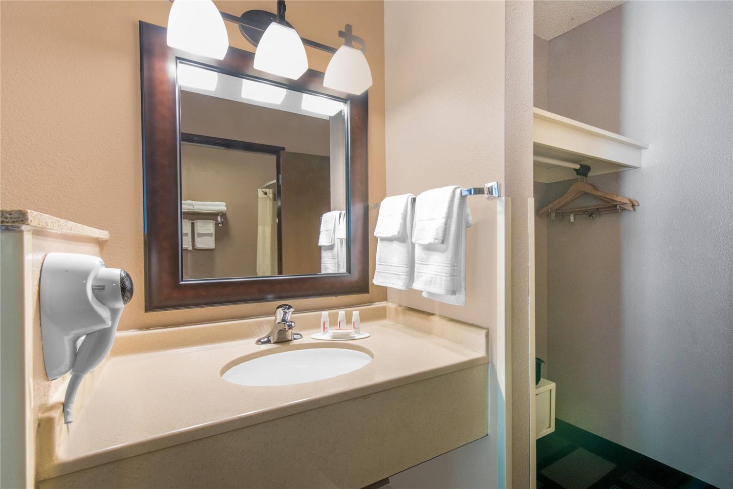 Days Inn By Wyndham Watertown 10/11