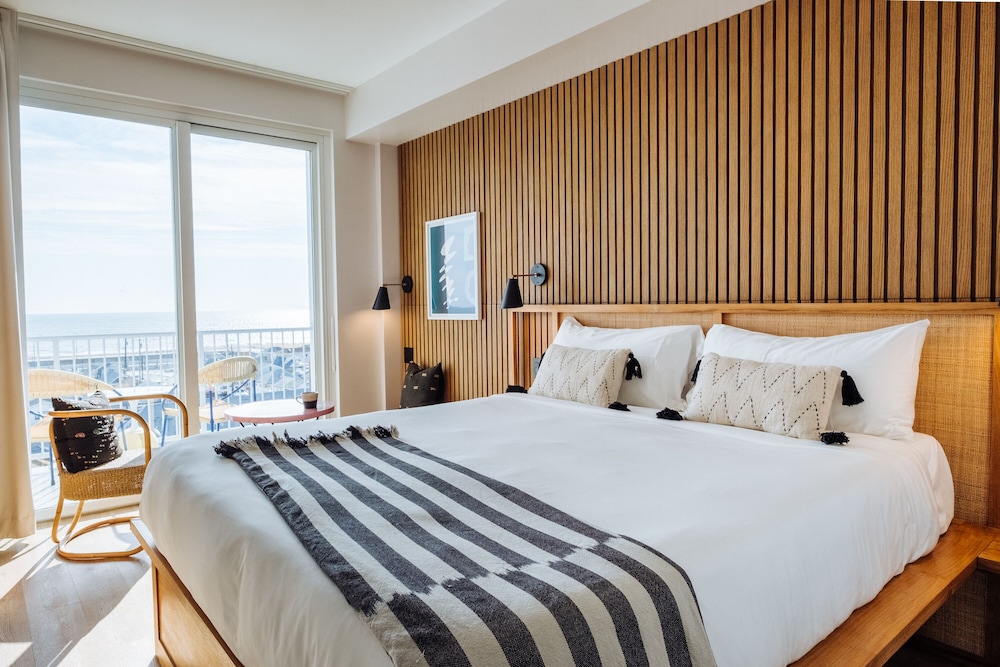 DELUXE, KING BED, TERRACE
