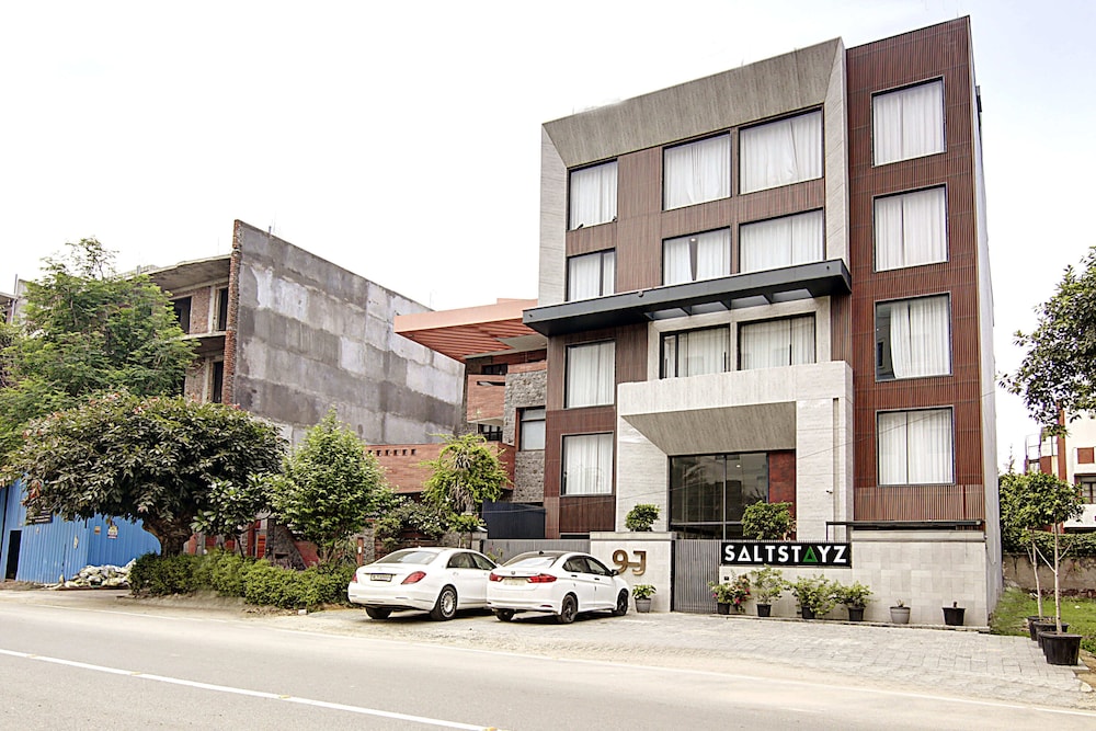Saltstayz Premier - Cyber Hub 49/50