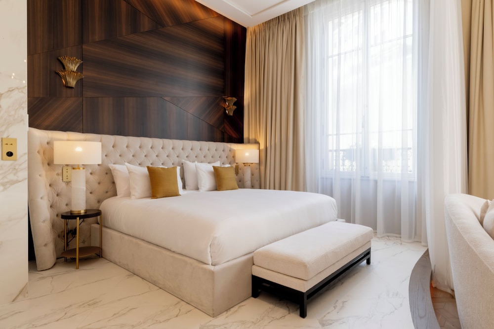 Signature, Elysee, Suite, King Bed