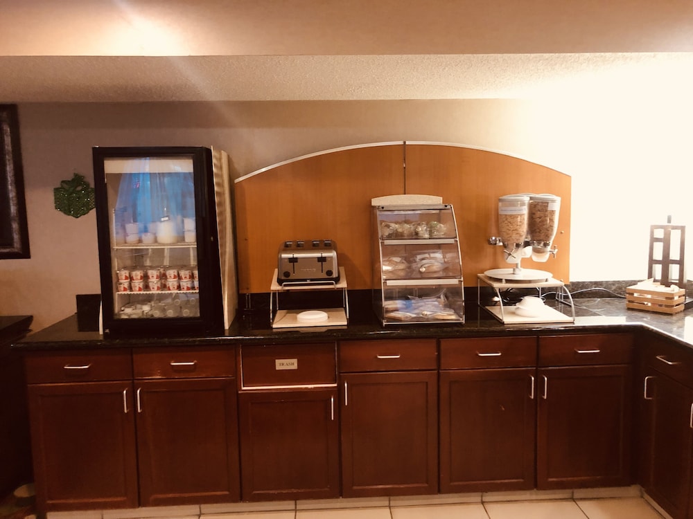 Wingate by Wyndham Ashland 17/24