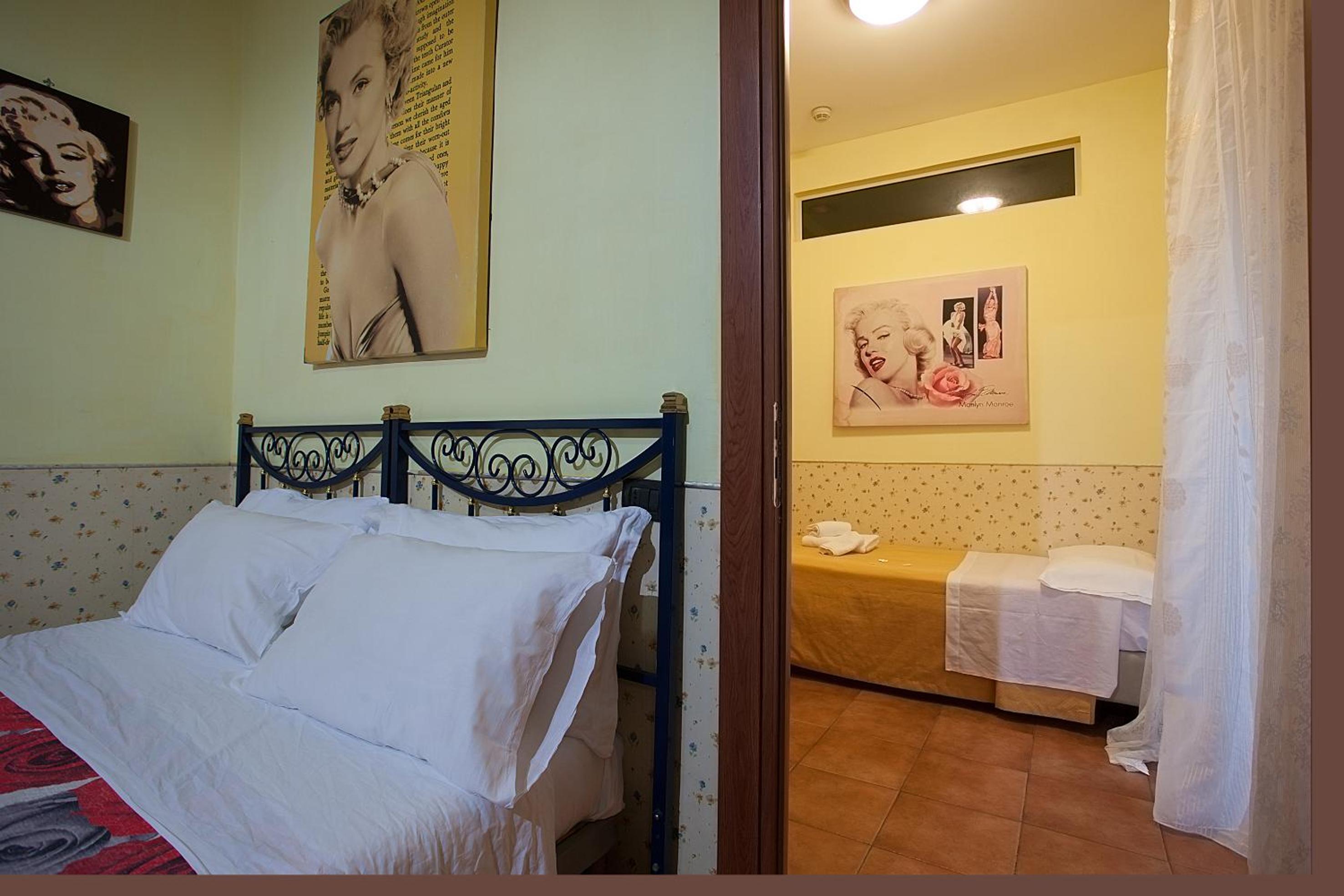 غرفة رباعية بشرفة، Hotel Cine Holiday 3/7