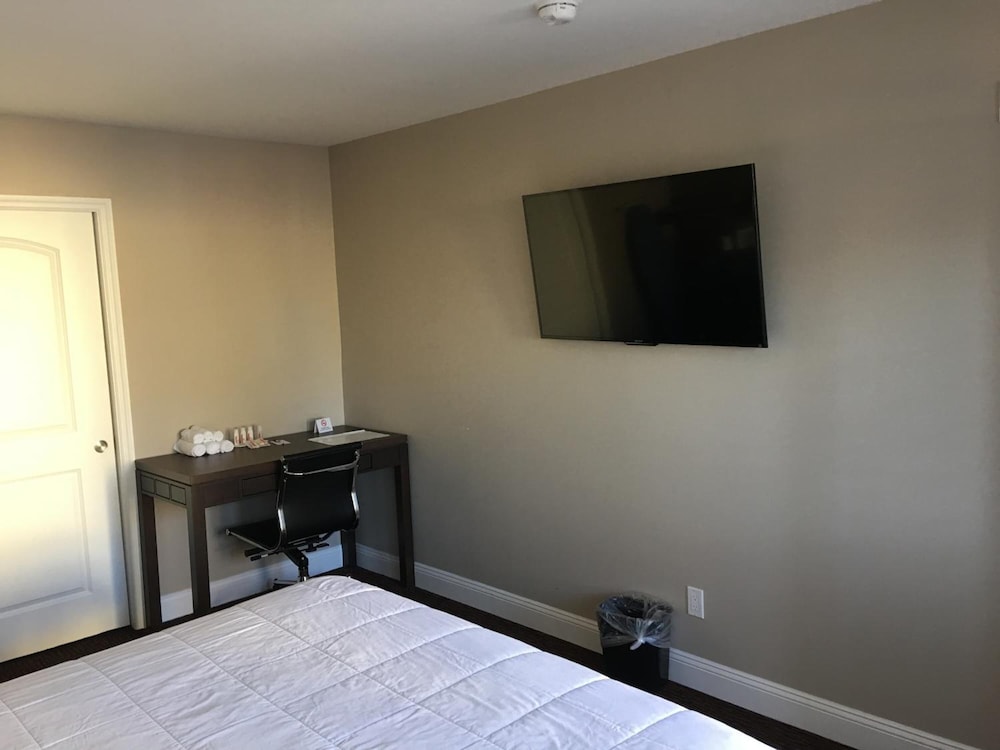Vallejo Inn 6/27