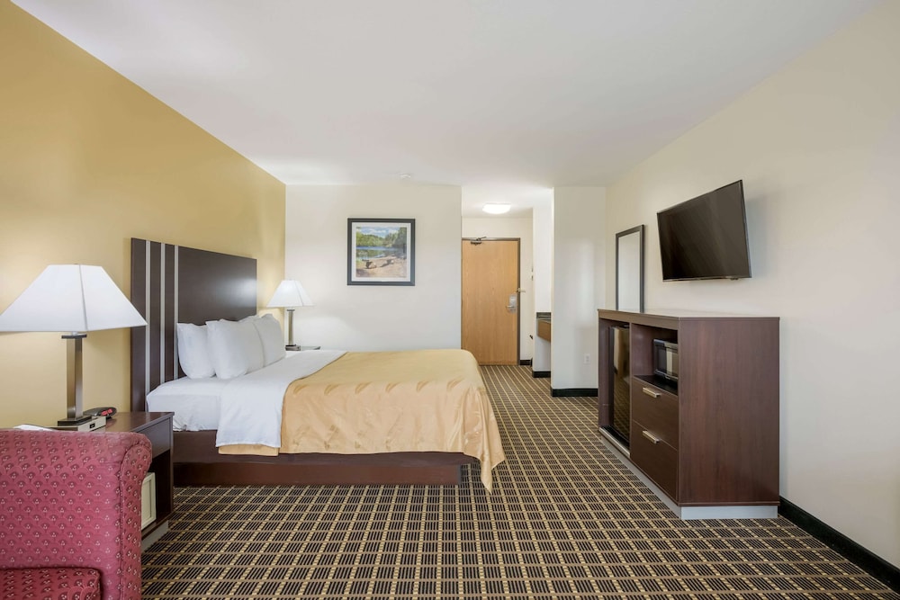Quality Inn Edgerton, WI 17/39