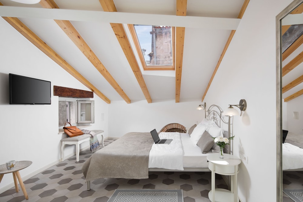 Noemi's Rooms - Adults Only 22/62