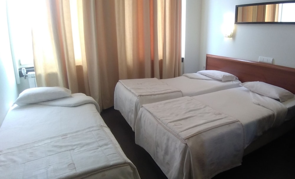 STANDARD, TRIPLE, 3 BEDS