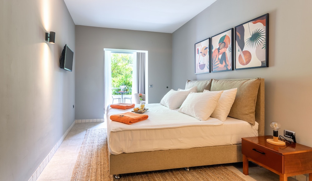 Standard, Double or Twin Bed