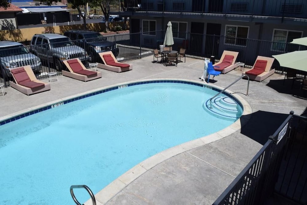 Studio6 Suites San Ysidro, CA – San Diego South Bay 48/51
