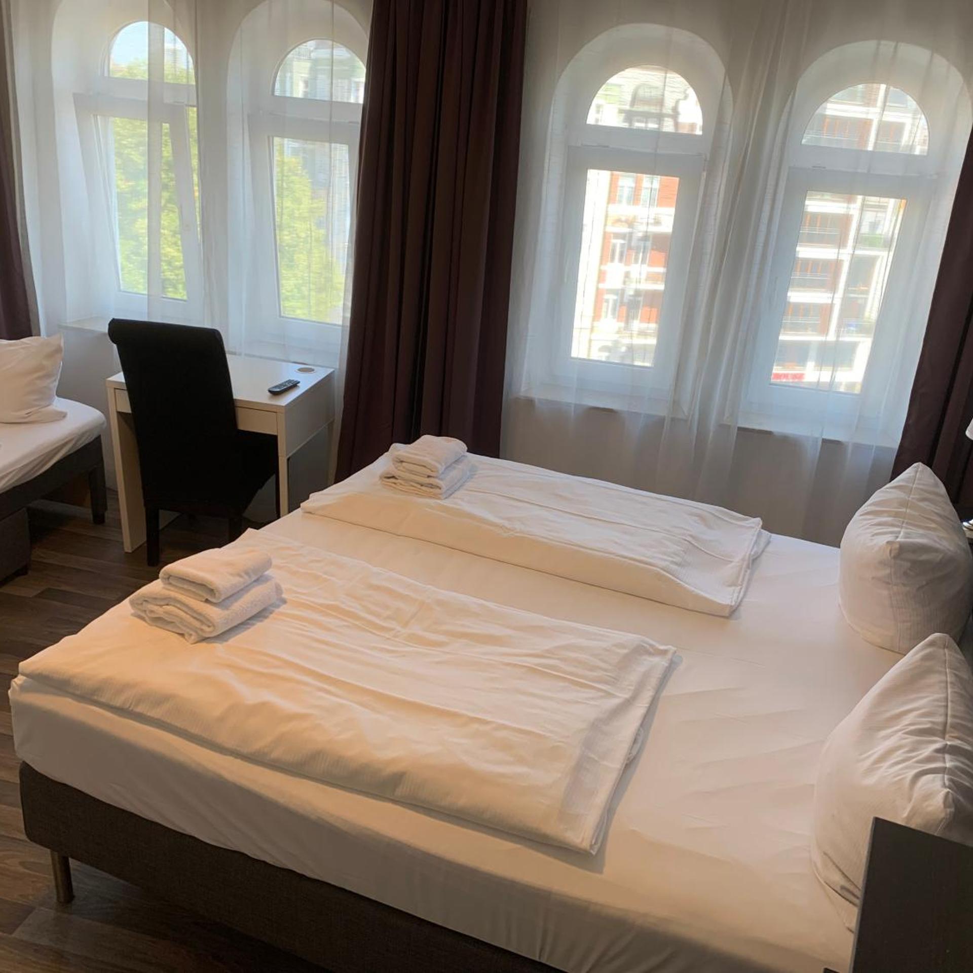 Room, Triple