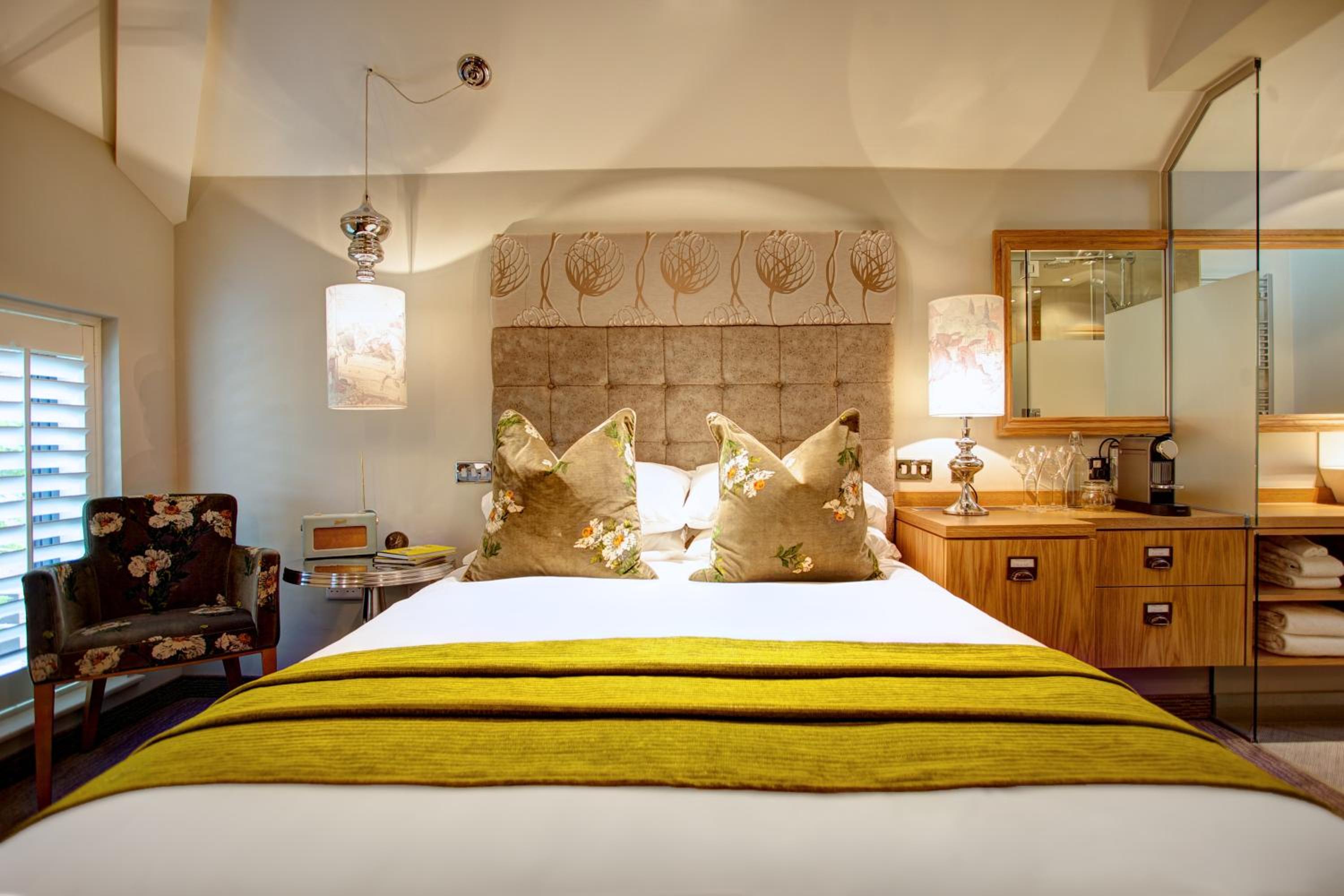 Classic, Queen Bed